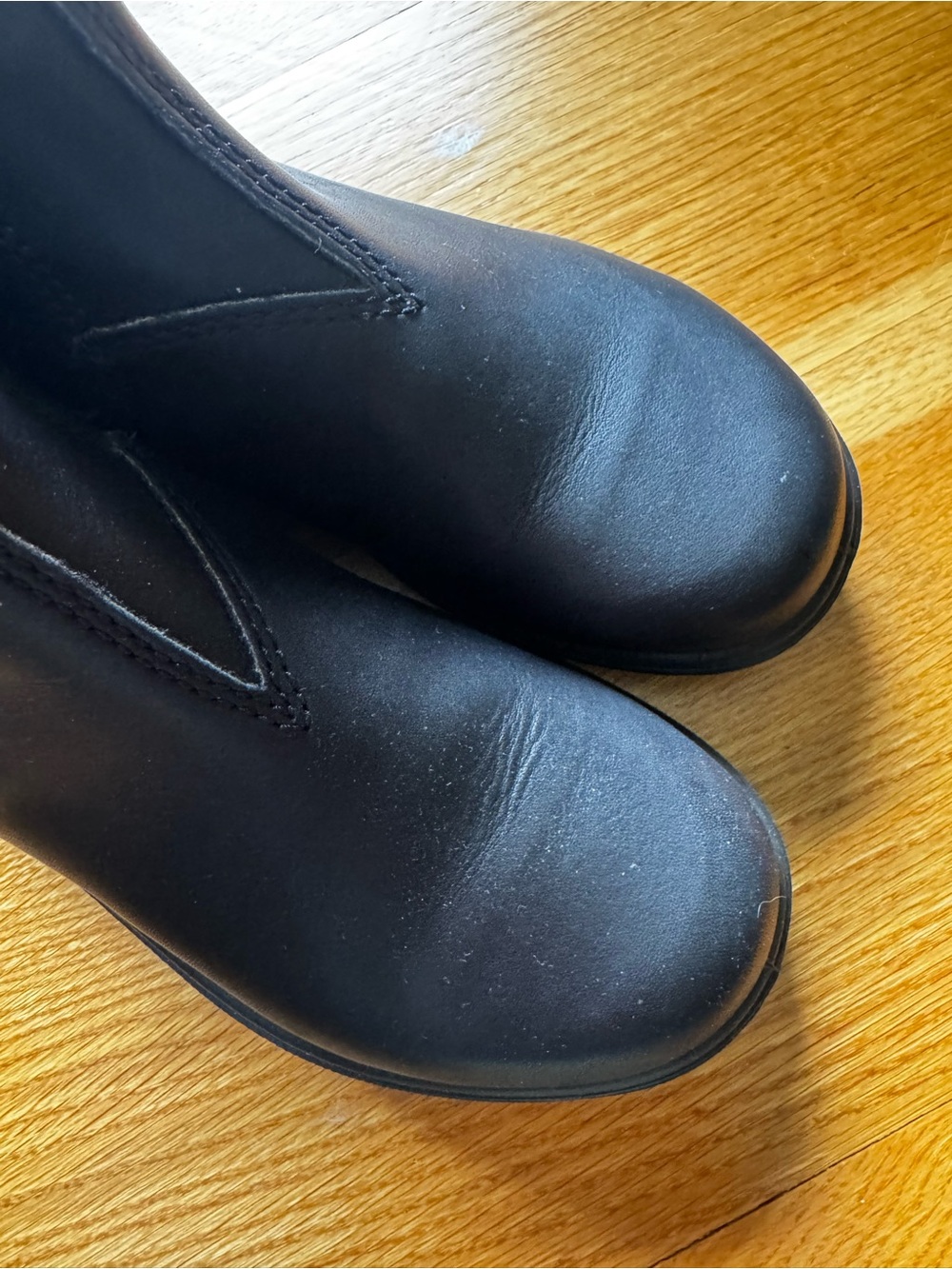 Blundstone Black Chelsea Ankle Boots with Tan Pull Tabs - Picture 5 of 7